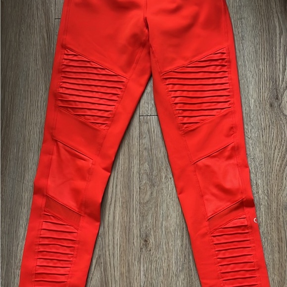 ALO Yoga Pants - ALO Yoga Fiery Red Activewear